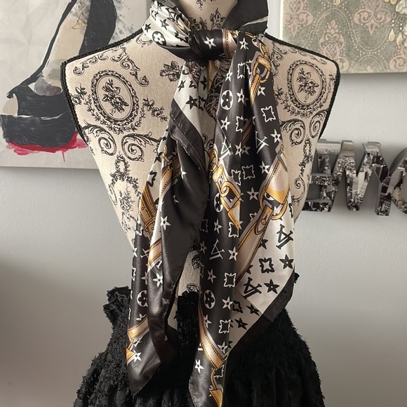 Silk Like Head/Neck/Purse Scarf - Picture 4 of 10